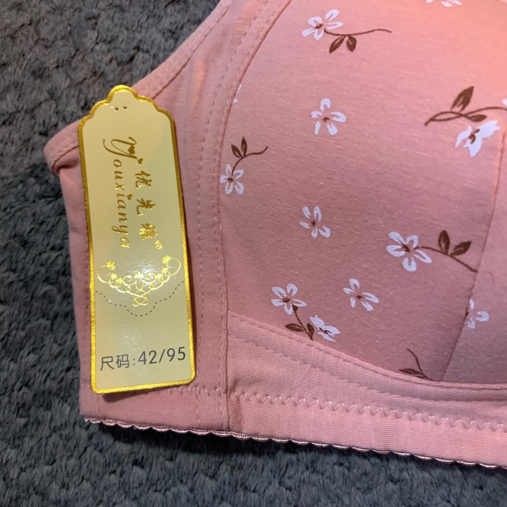 NWT Front Close Wireless Bra - Picture 3 of 5